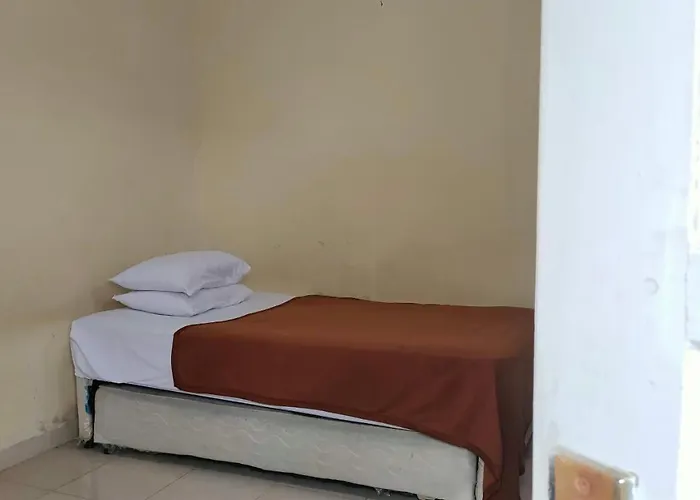 OYO 90090 Adhyaksa Syariah Guest House